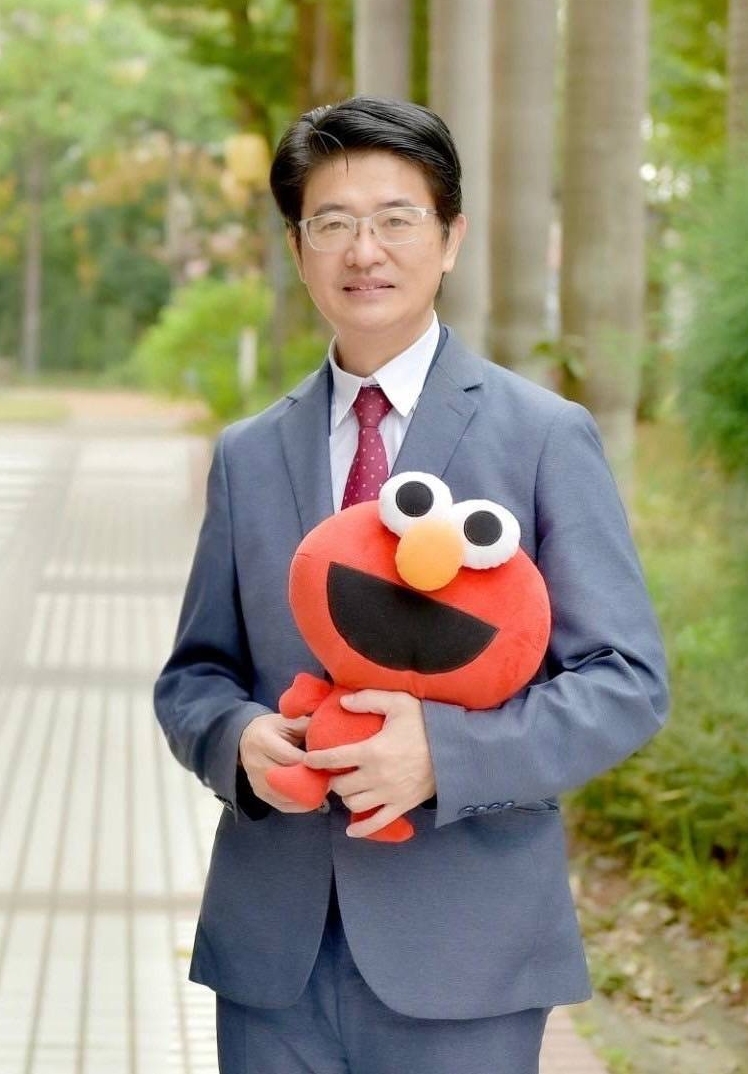 趙育興現任校長